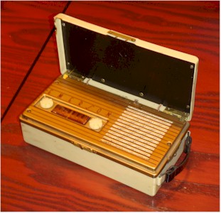 Portable vacuum-tube radios