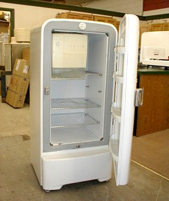 Manual-defrost icebox