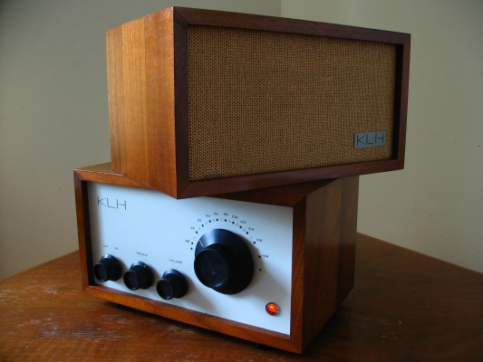 KLH Model 8 FM radio (1962)